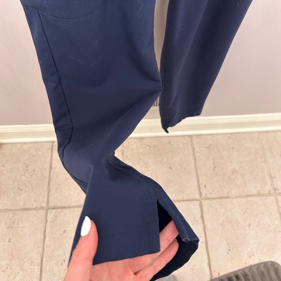 Fabletics Navy Scrub Set - Picture 4 of 12